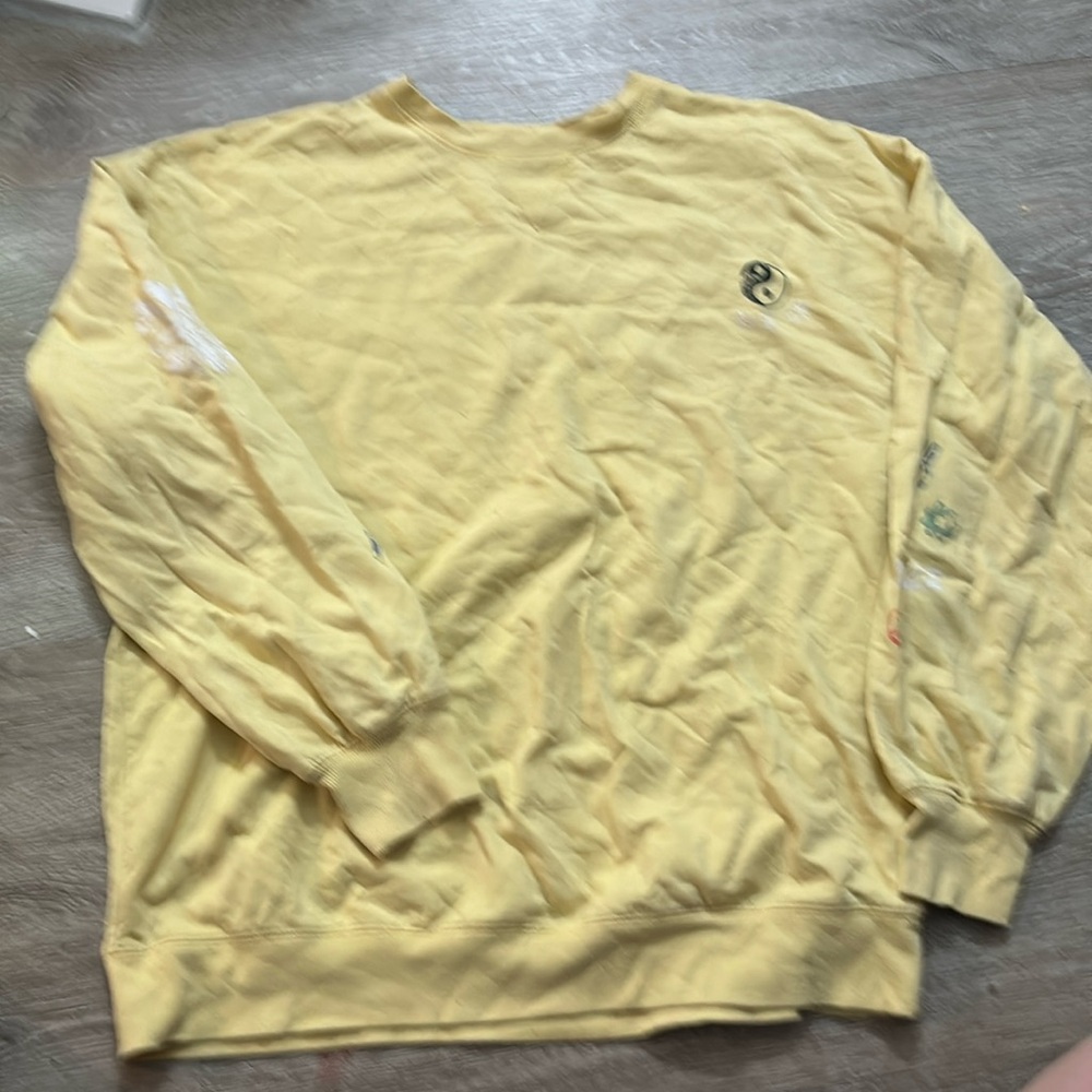 Yellow sweat shirt